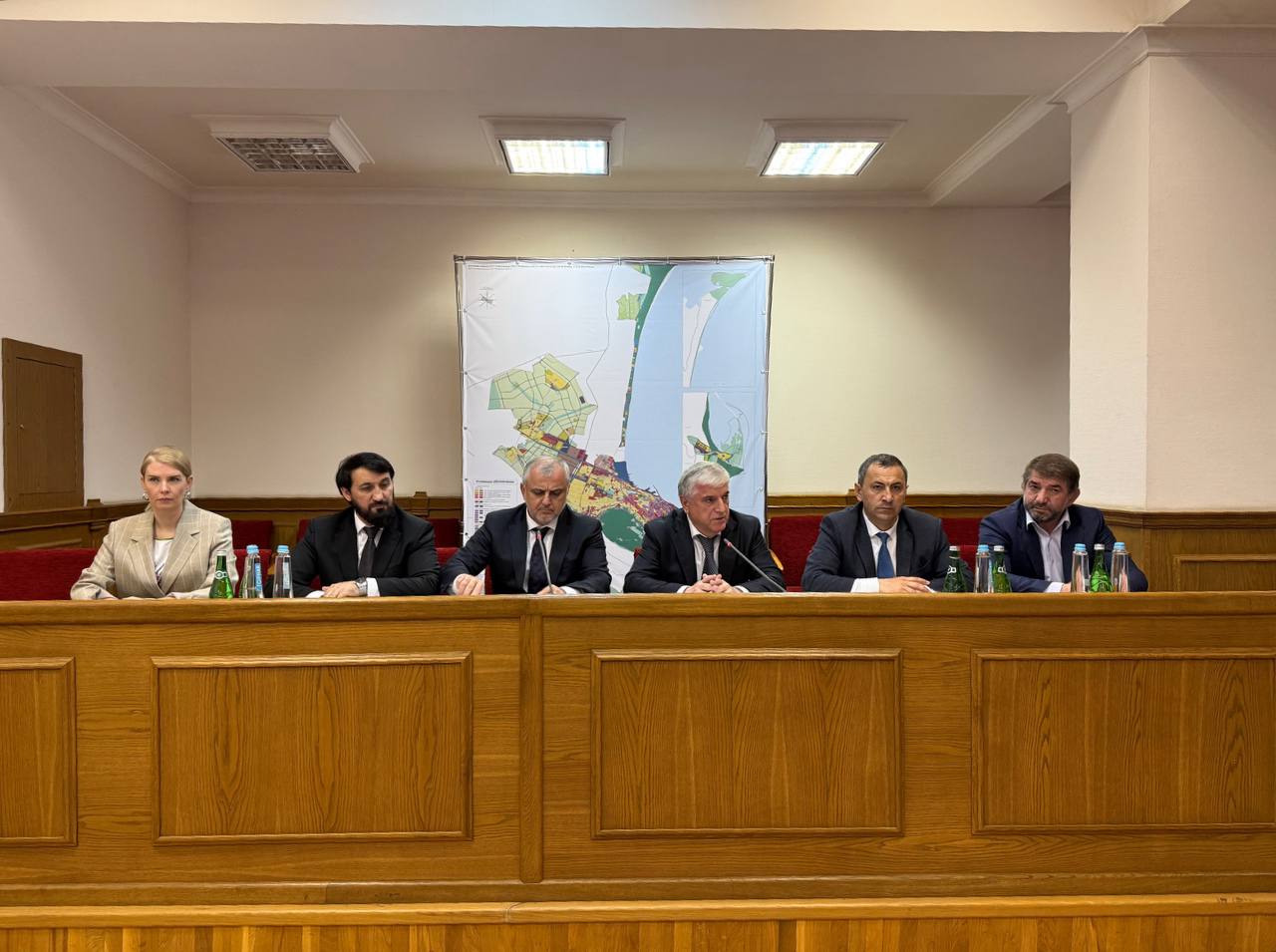 В Махачкале прошло совещание по вопросу утверждения проекта внесения изменений в генеральный план города Махачкалы.
