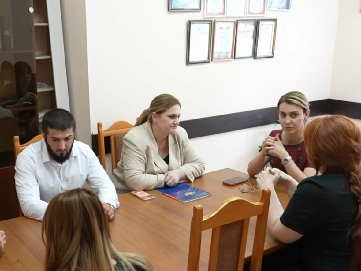 Эмилия Раджабова провела рабочее совещание в Управлении по делам ветеранов и участников СВО и членов их семей.