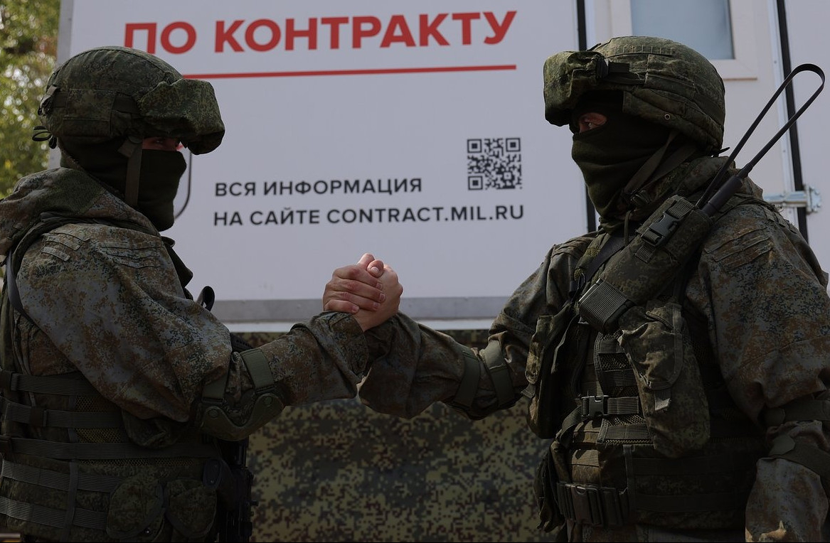 В Дагестане увеличены выплаты для военных, заключивших контракт.