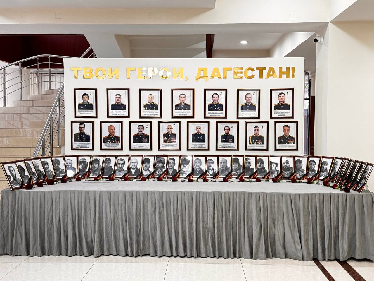 Глава Махачкалы Джамбулат Салавов принял участие во встрече Главы Республики Дагестан Сергея Меликова с семьями военнослужащих, погибших в ходе специальной военной операции.