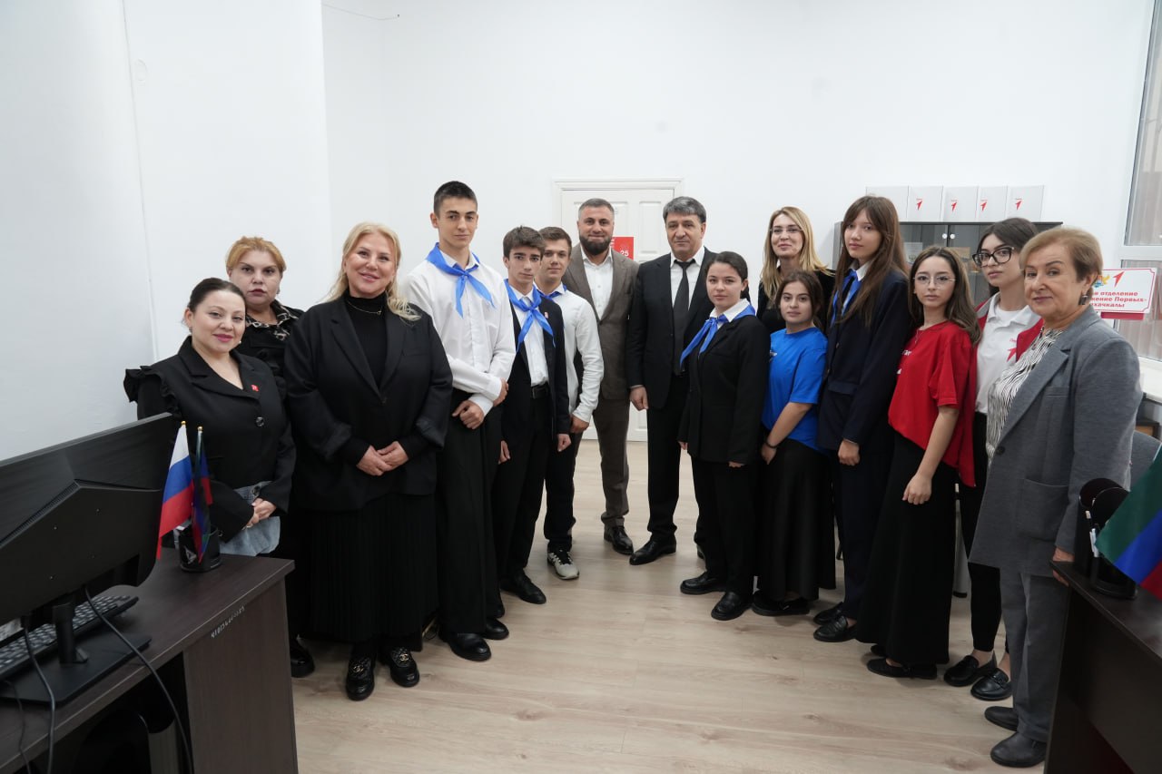 Глава Махачкалы Джамбулат Салавов посетил с рабочим визитом администрацию Кировского района.