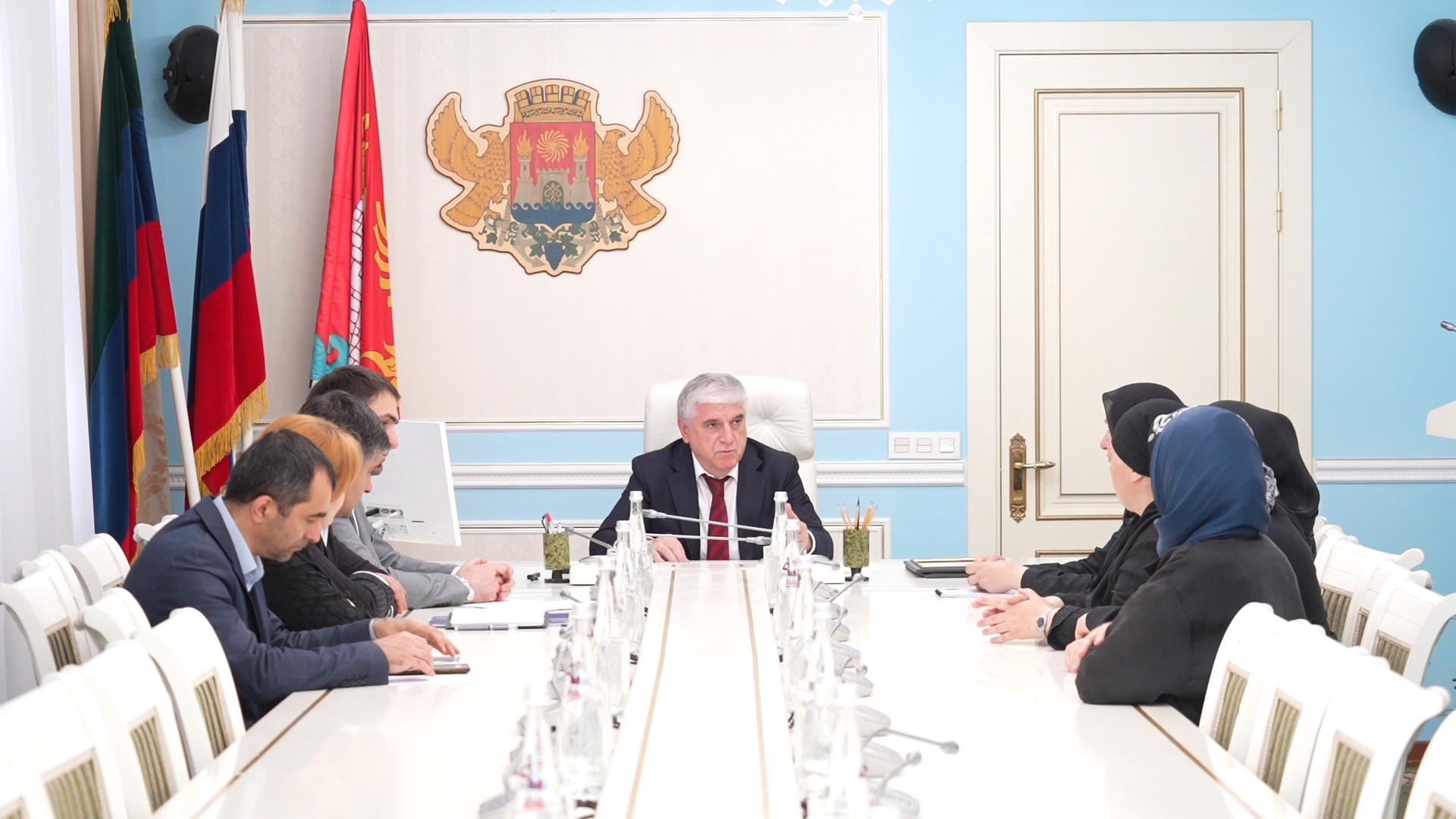 Глава Махачкалы Юсуп Умавов провёл встречу с представительницами организации «Сила матерей».