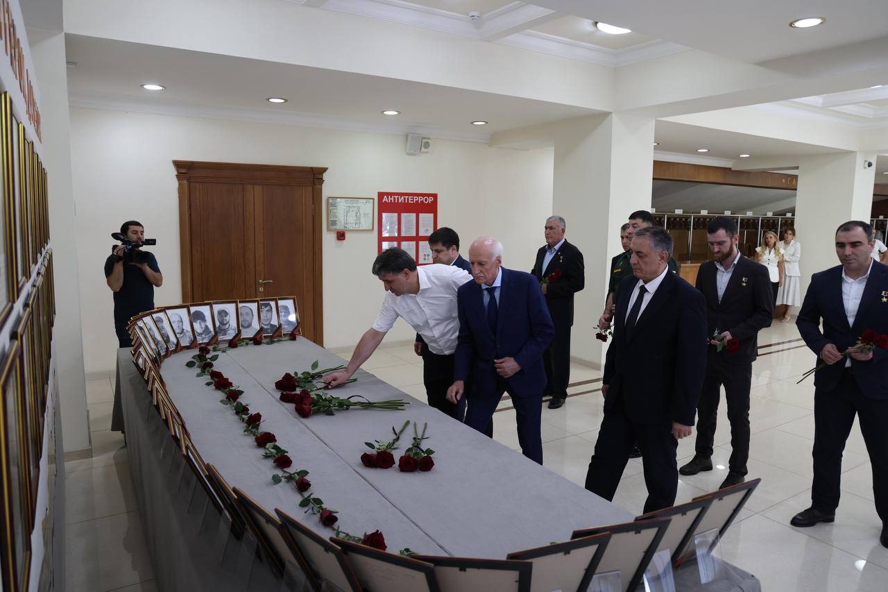 Джамбулат Салавов принял участие во встрече  Сергея Меликова с членами семей дагестанцев, погибших при исполнении воинского долга во время проведения  специальной военной операции.