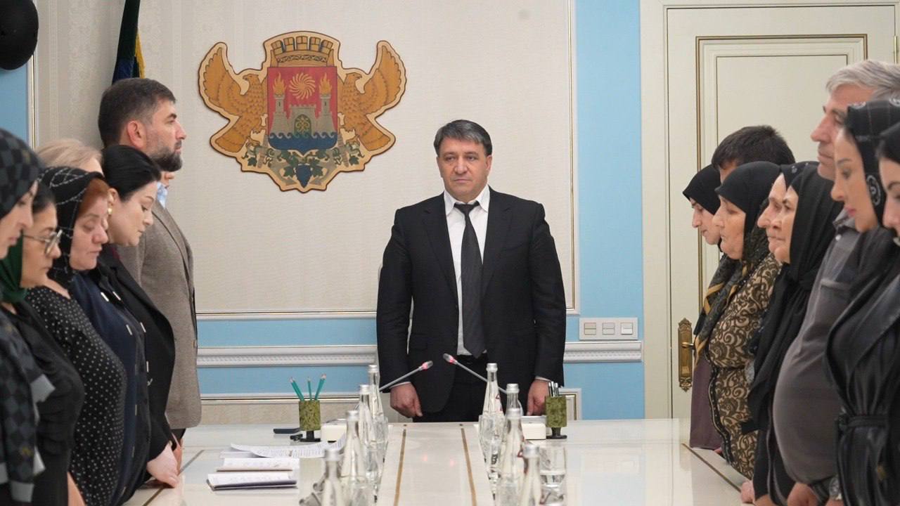 Джамбулат Салавов встретился с семьями погибших в ходе СВО.