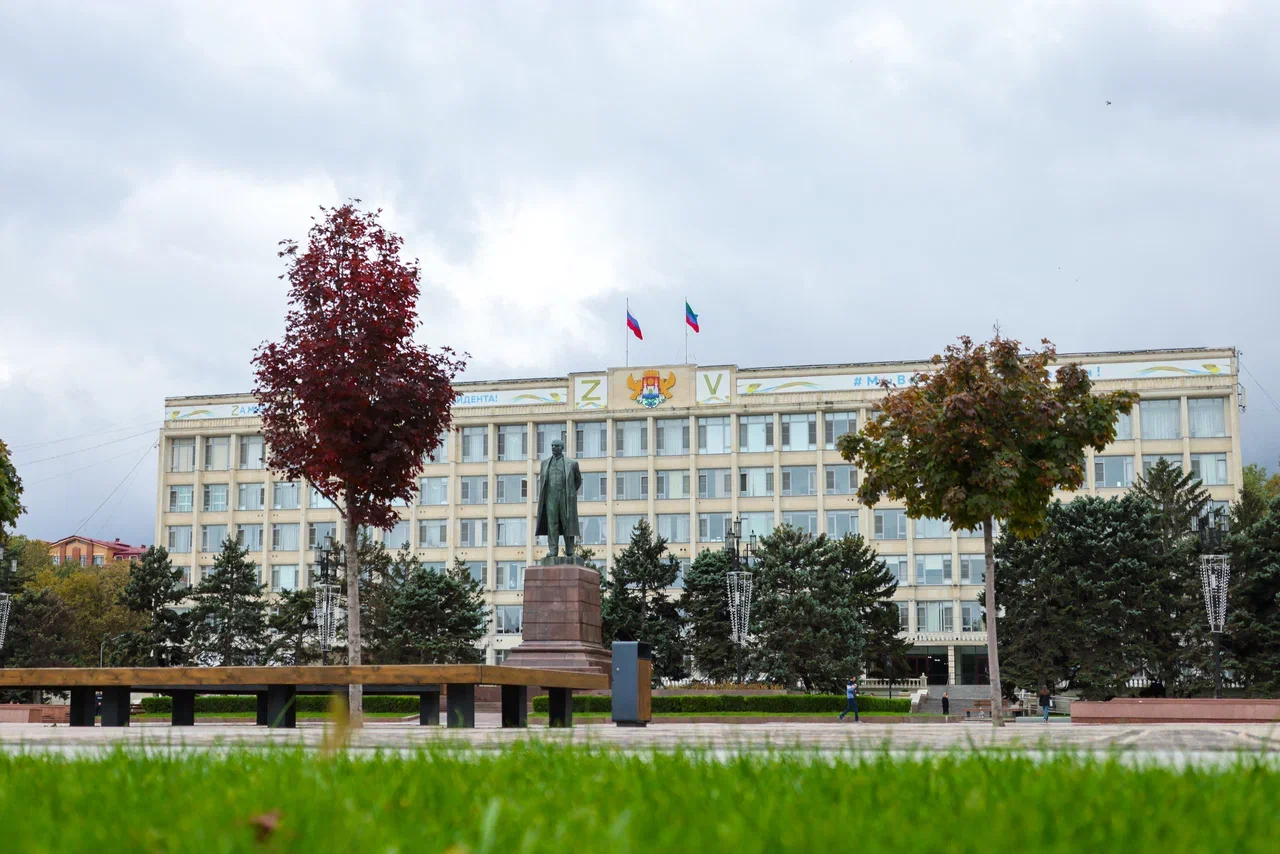 Глава Махачкалы Джамбулат Салавов объявил о начале поэтапного запуска отопительного сезона в городе.