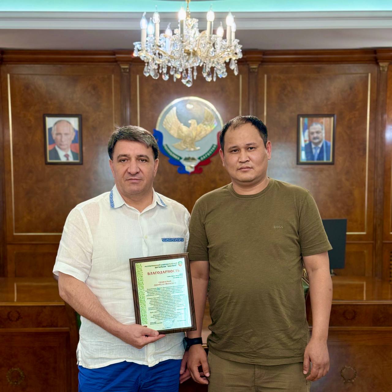 Мэр Махачкалы Джамбулат Салавов встретился с командиром батальона «Каспий» Рахимом Нурмухановым.