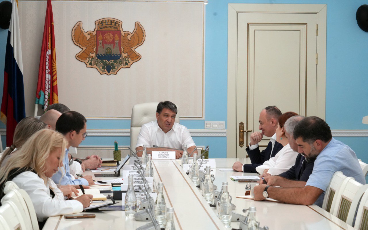 Встреча Джамбулата Салавова с представителями Дагестанского отделения ПАО &amp;quot; Сбербанк&amp;quot;.