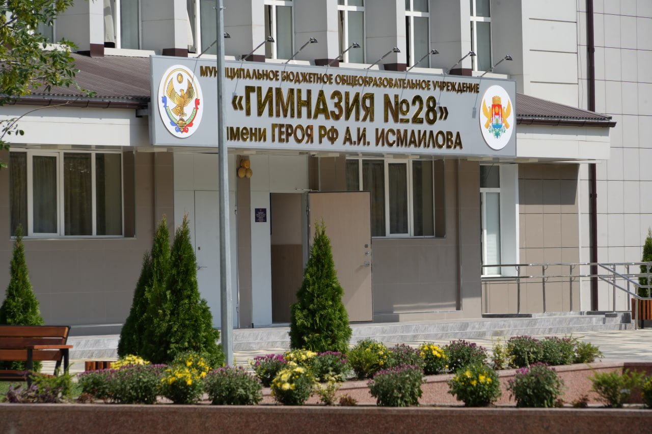Первого сентября в Махачкале состоится торжественное открытие памятника Герою России Исмаилову Абдулхакиму Исаковичу на территории столичной гимназии № 28, которая носит его имя.