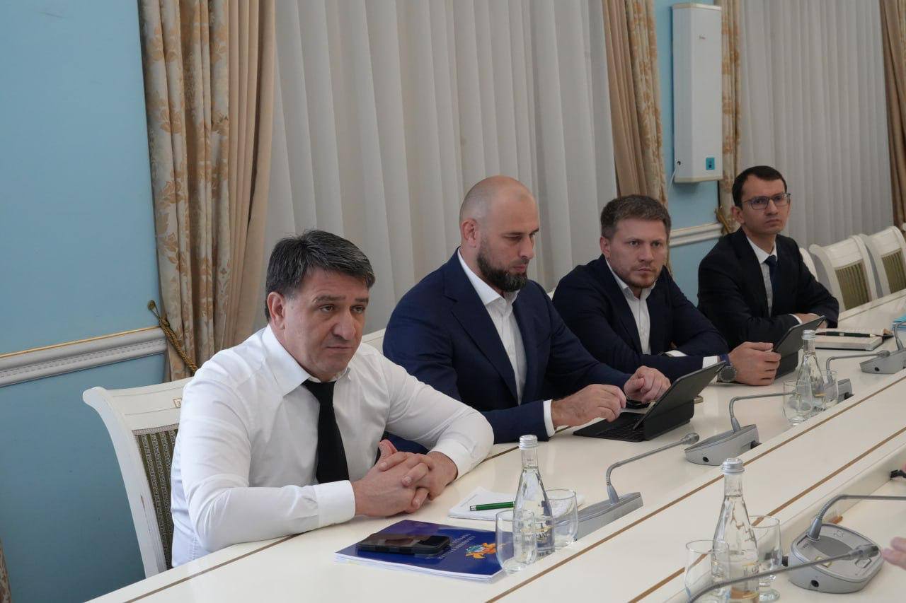 Стратегия пространственного развития: Джамбулат Салавов обсудил с архитектором Незиром Гусейновым ключевые вопросы развития города.