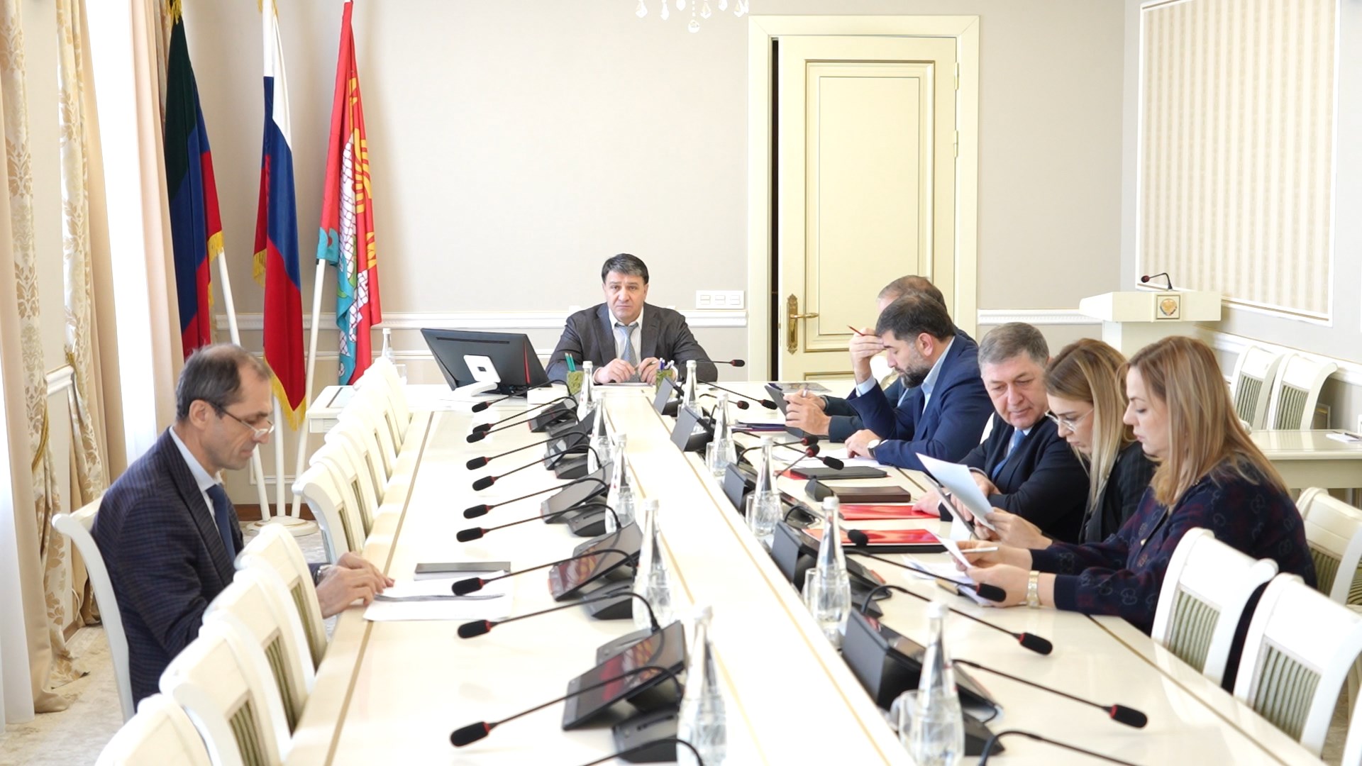 Сергей Меликов провёл заседание Оперштаба по устойчивости экономики Дагестана.