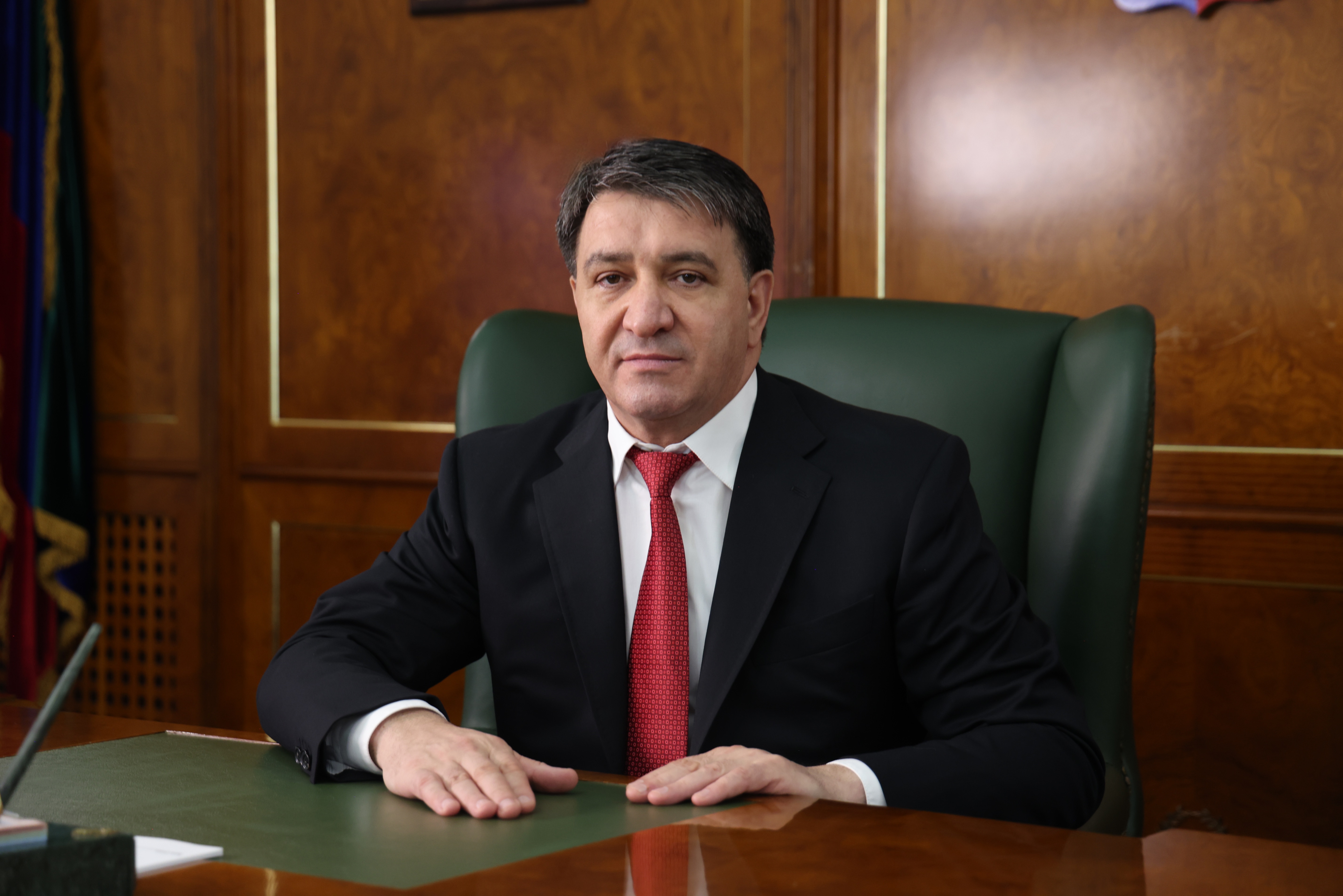 Джамбулат Салавов поздравил сотрудников службы судебных приставов с профессиональным праздником.