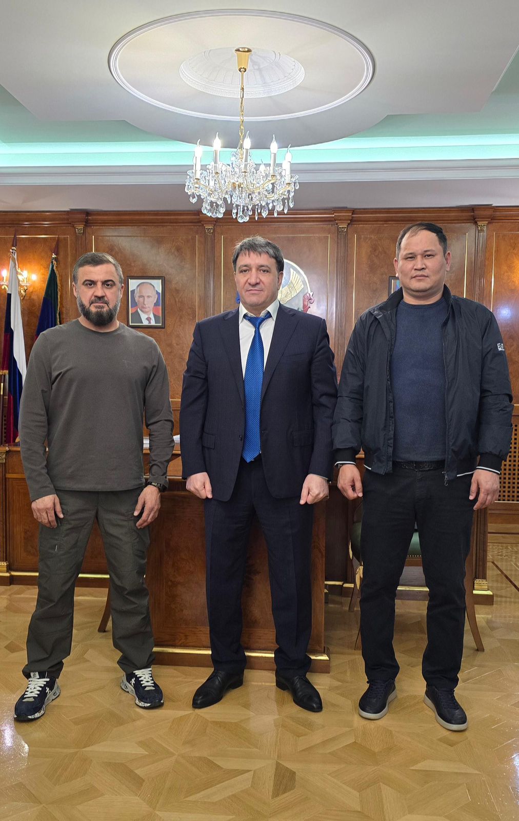 Джамбулат Салавов встретился с командиром батальона «Каспий» Рахимом Нурмухановым и Шамилем Магомедовым.