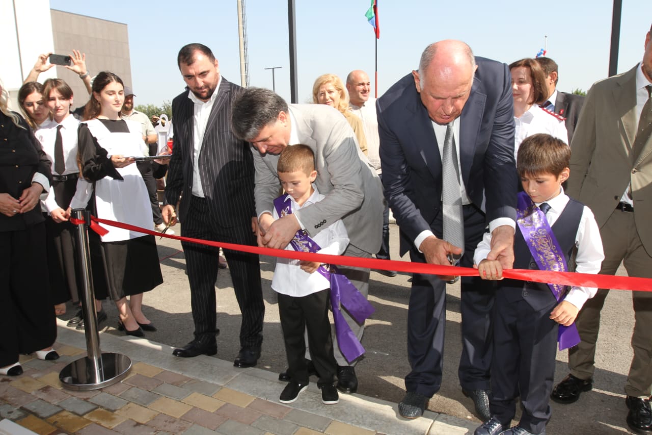 В Махачкале торжественно открыли новую школу № 49.