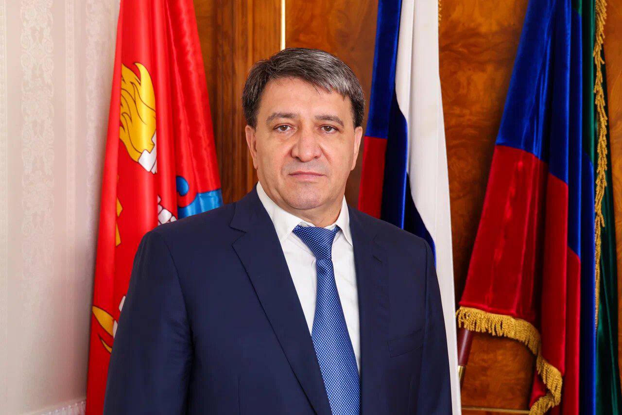 Поздравление временно исполняющего полномочия главы г. Махачкалы Джамбулата Салавова с Днём физкультурника.