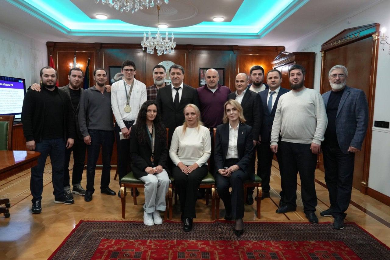 Глава Махачкалы встретился с триумфаторами Сурдолимпийских игр.