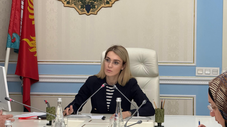Эмилия Раджабова провела заседание эвакуационной комиссии в Махачкале. Эмилия Раджабова провела заседание эвакуационной комиссии в Махачкале.