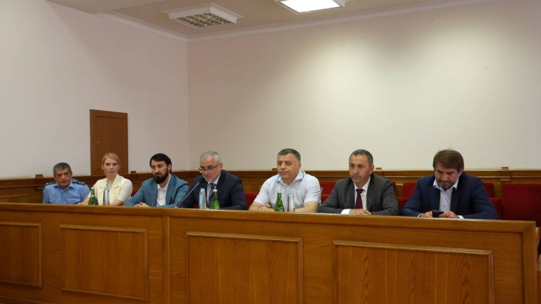 Депутаты городского Собрания Махачкалы рассмотрели ряд вопросов на очередной сессии. Депутаты городского Собрания Махачкалы рассмотрели ряд вопросов на очередной сессии.