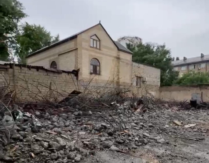 В столице продолжается работа по сносу объектов капитального строительства, возведенных с нарушением градостроительного и земельного законодательства. В столице продолжается работа по сносу объектов капитального строительства, возведенных с нарушением градостроительного и земельного законодательства.
