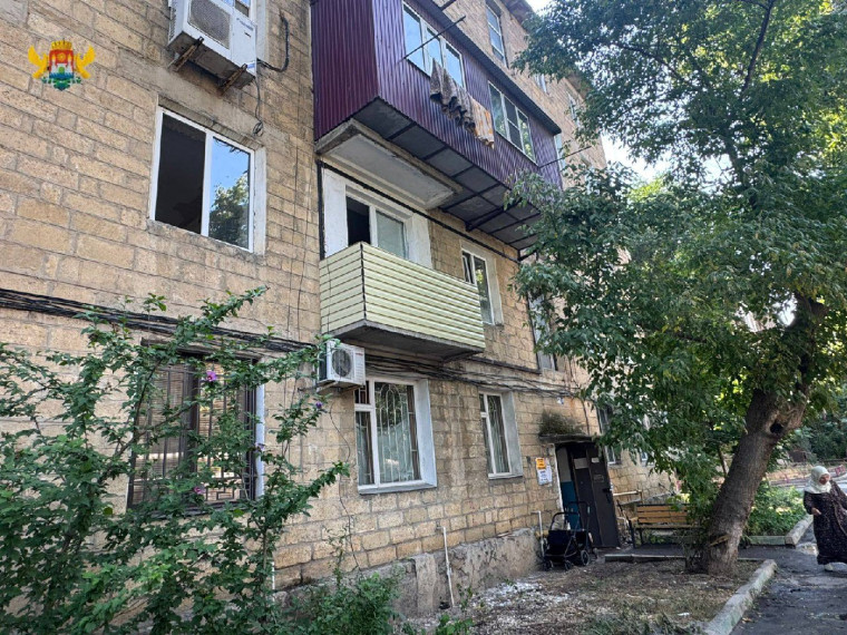 Жильцы многоквартирного дома на улице Гагарина, 21 обратились с просьбой проверить законность некапитальной пристройки, расположенной на территории дома. Жильцы многоквартирного дома на улице Гагарина, 21 обратились с просьбой проверить законность некапитальной пристройки, расположенной на территории дома.
